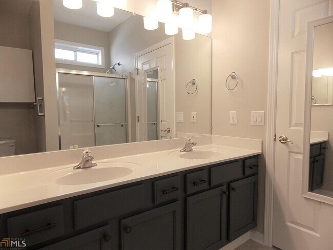 Building Photo - 2310 Applegate Ln