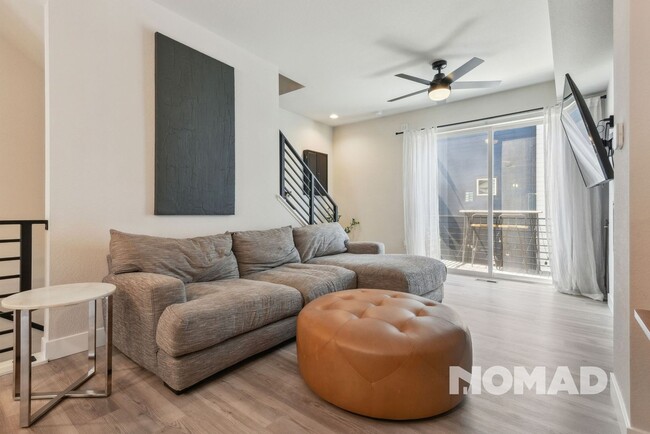 Building Photo - Modern 2 Bed + Office, 2.5 Bath Townhome |...