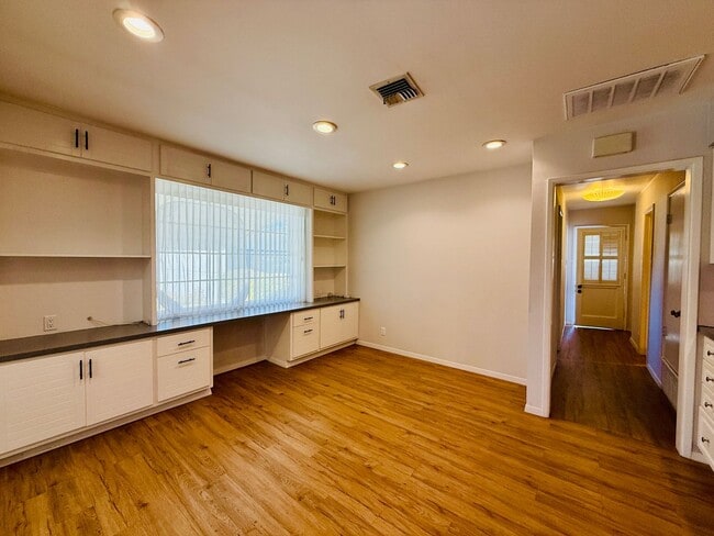 Building Photo - Classic McNeil Estates Ranch-style home-ALL UTILITIES, POOL AND LANDSCAPING INCLUDED WITH RENT!