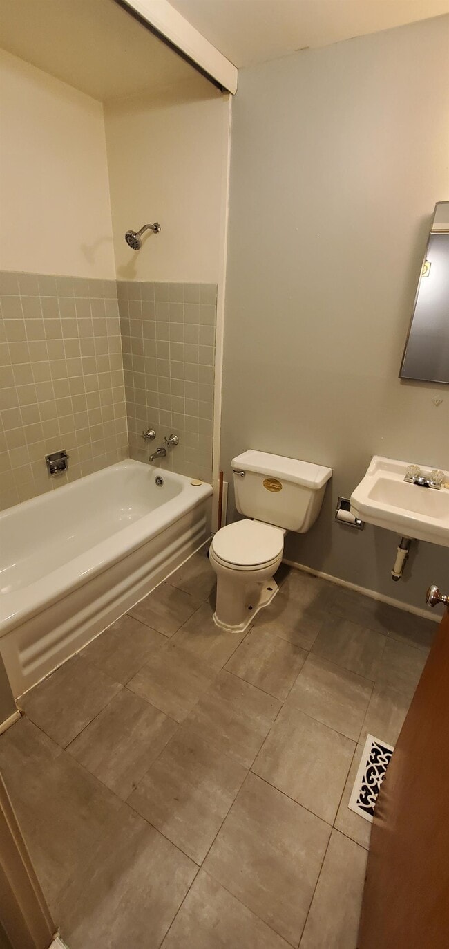 Building Photo - 182 Jacolyn Dr NW