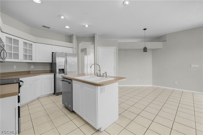 Building Photo - 2137 SW 11th Ct