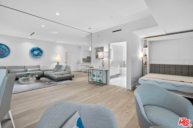 Building Photo - 13700 Marina Pointe Dr