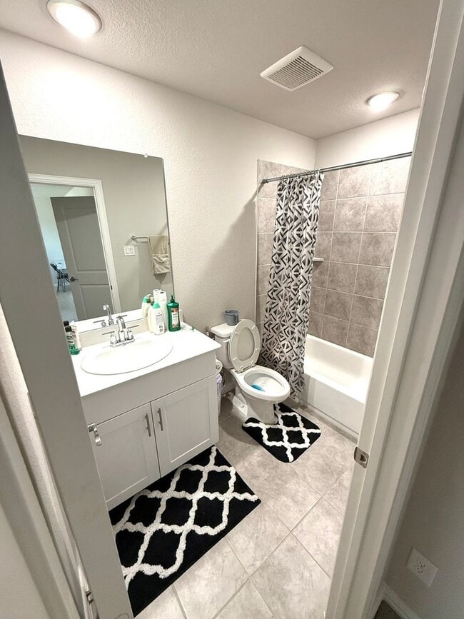 Building Photo - Spacious 4BR4B with Flex Room & OverSized Patio in Aubrey ArrowBrooke