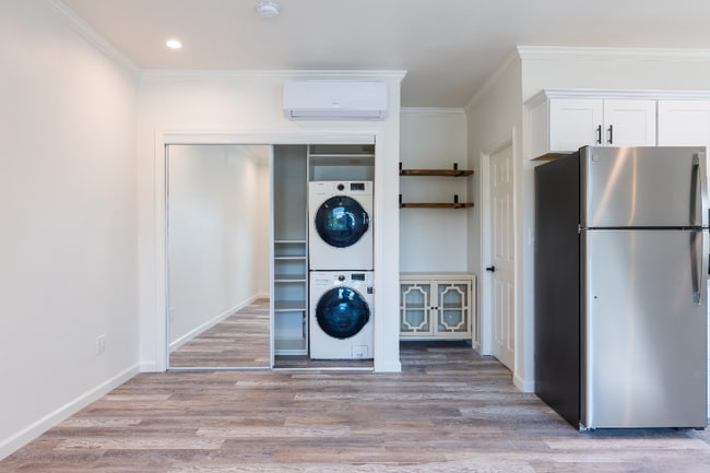 Building Photo - 7018 Lurline Ave