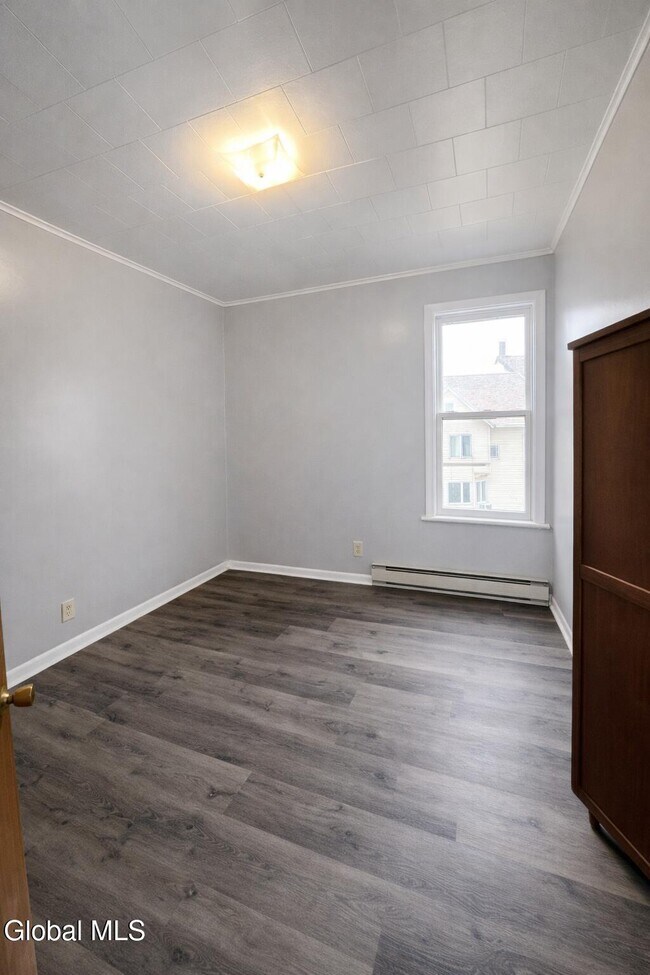 Building Photo - 300 Division St