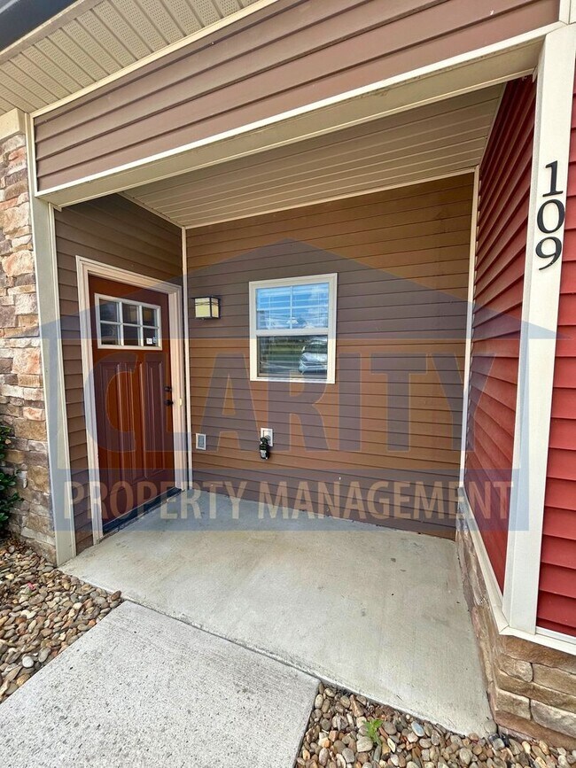 Building Photo - 109 Belle Chase Wy NE