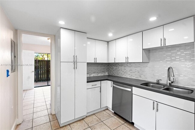 Building Photo - 6241 SW 116th Pl