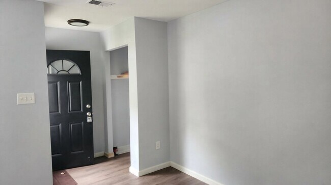 Building Photo - 2530 Cottonwood Ct