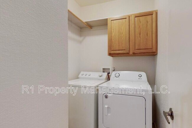 Building Photo - 6800 Vista Del Norte Dr NE