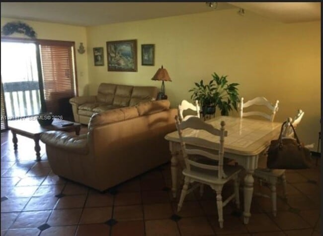 Building Photo - 655 W Park Dr