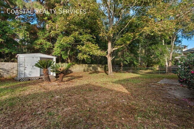 Building Photo - 924 Emily Cir