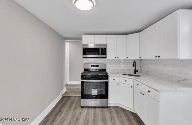 Building Photo - 700 Fifth Ave