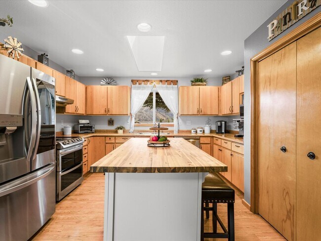 Building Photo - Spacious Single-Level Home in Wilderness Ranch