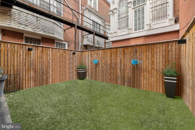 Building Photo - 1727 Delancey St