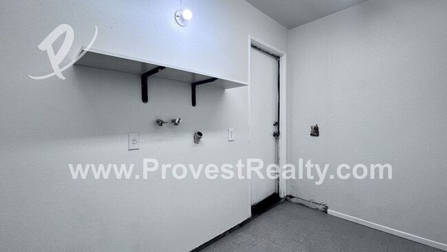 Building Photo - 15095 Laurelwood Pl