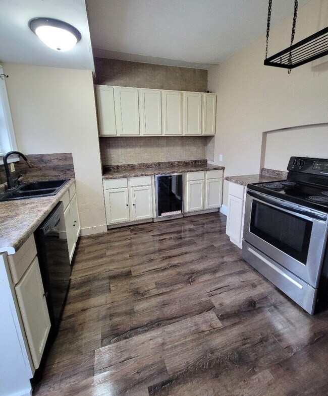 Building Photo - 1024 S 4th Ave