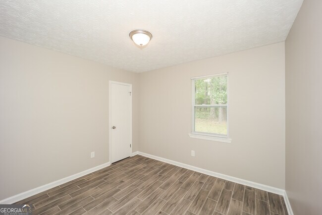 Building Photo - 1017 Lombardy Way