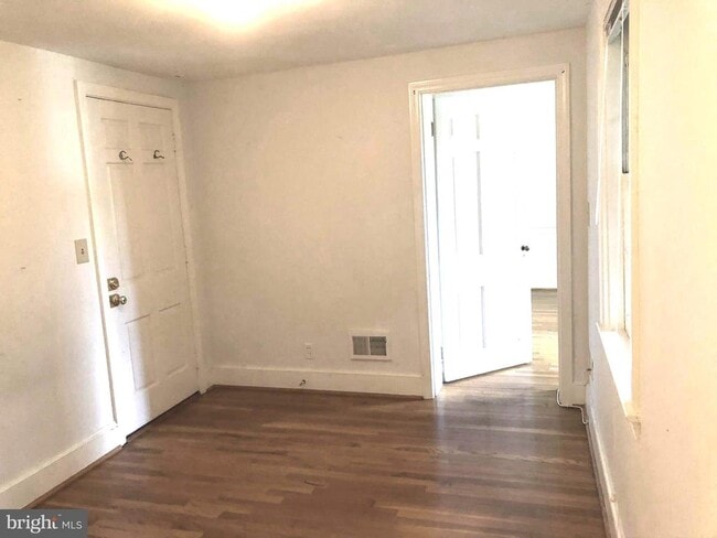 Building Photo - 4843 Butterworth Pl NW