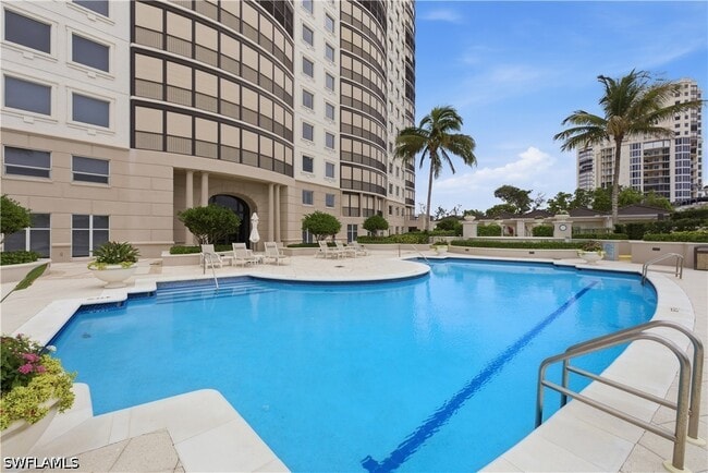 Building Photo - 8665 Bay Colony Dr