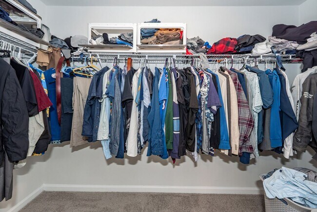 Building Photo - 3 Bedroom, 2.5 Bathroom Townhome in Caroli...