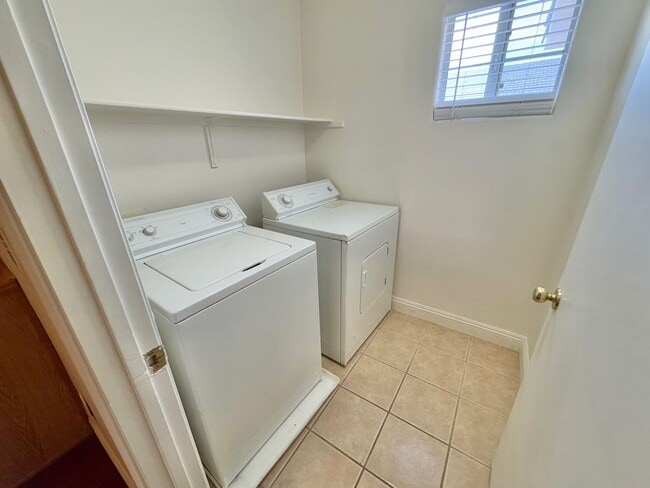 Building Photo - Beautiful 2 bedroom townhome with 2 car garage in gated community near Summerlin