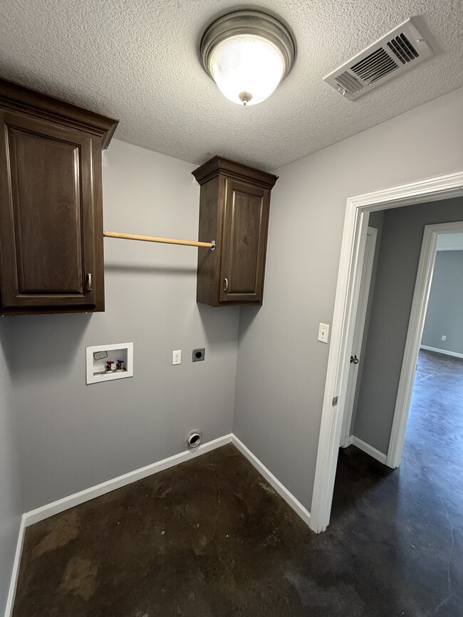 Building Photo - 3591 Dover Dr