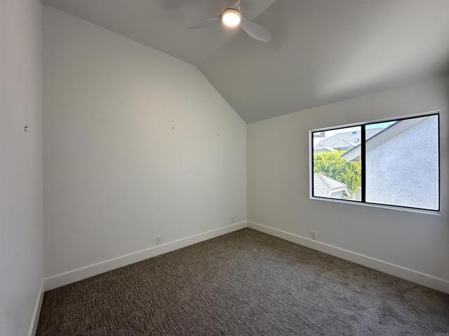 Building Photo - 542 Via De La Valle