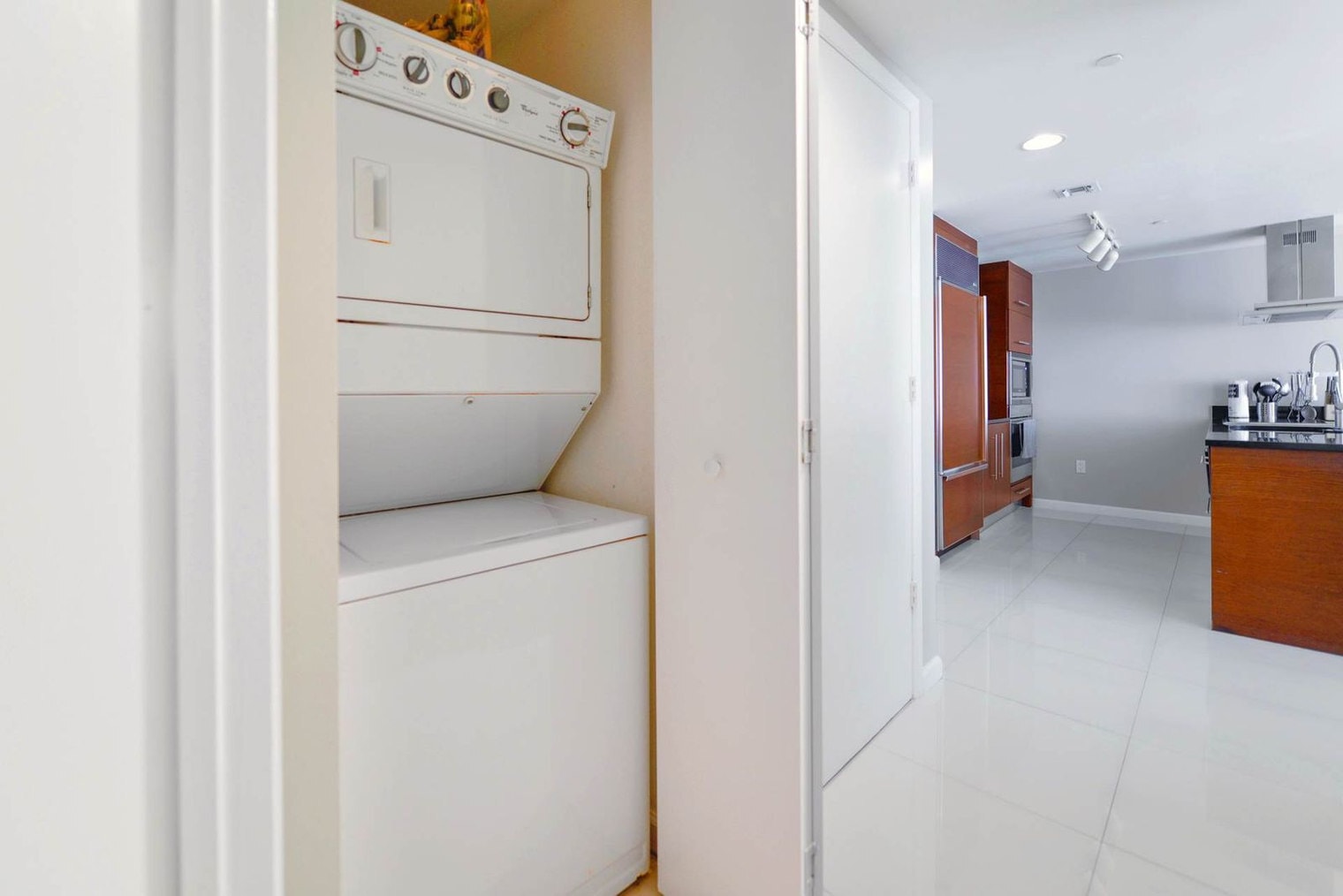 Building Photo - 485 Brickell Ave