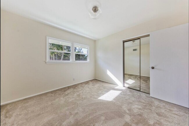 Building Photo - 6722 Dume Dr