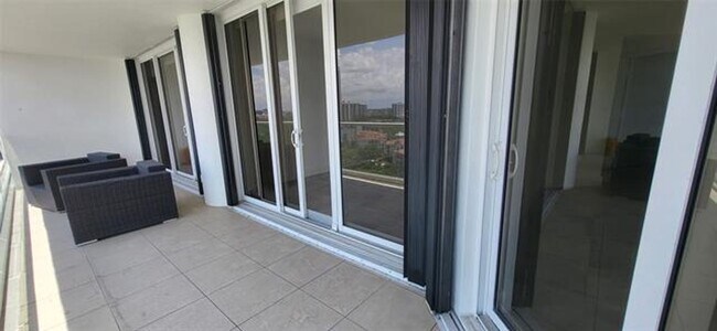 Building Photo - 2600 Island Blvd