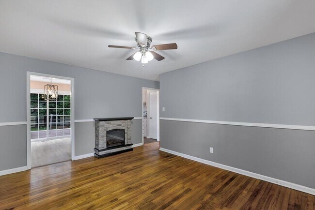 Building Photo - Adorable Brick Ranch- Piney Green Area