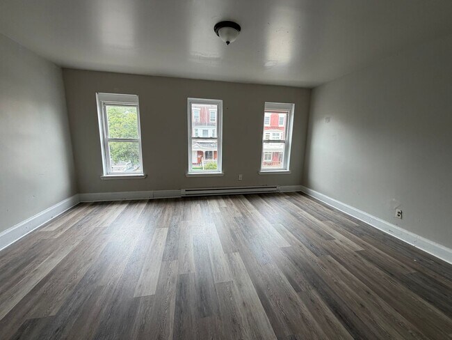 Building Photo - 139 N 13th St