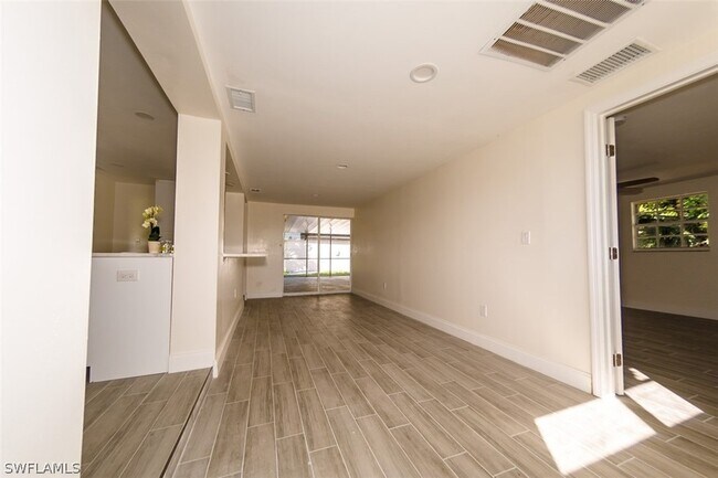 Building Photo - 4330 Deleon St