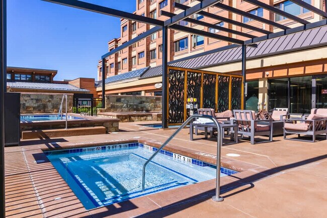 Building Photo - 535 South Park Avenue