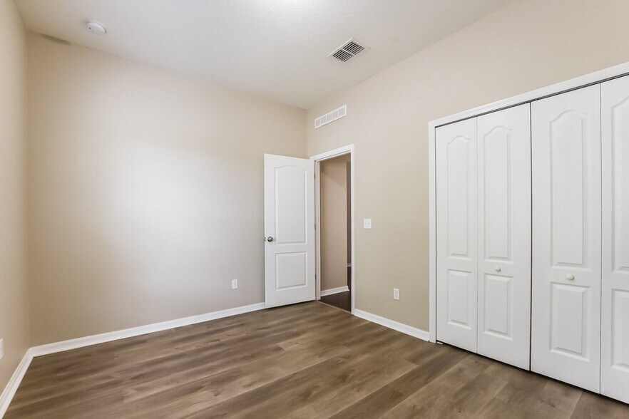 Building Photo - 418 Hammerstone Ave