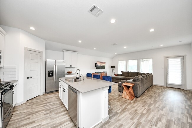 Building Photo - 202 Serena Pk Ln