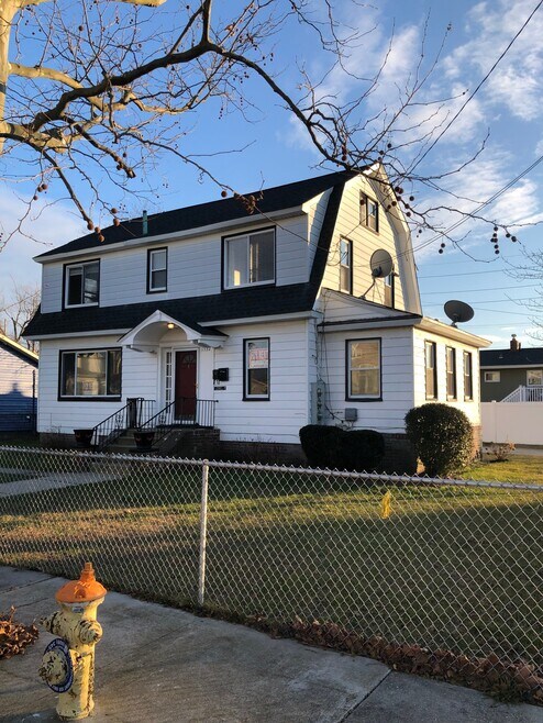 Building Photo - 1532 Emerson Pl