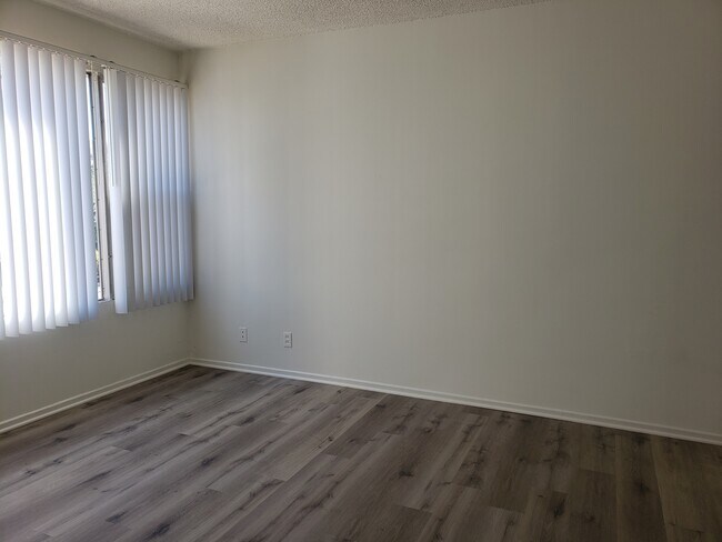 Building Photo - 329 California Ave