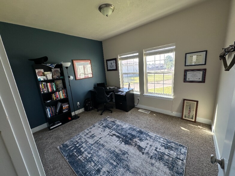 Building Photo - 1600 NE Cinder Loop