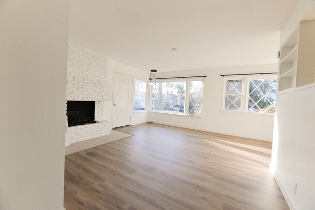 Building Photo - 810 Buena Vista
