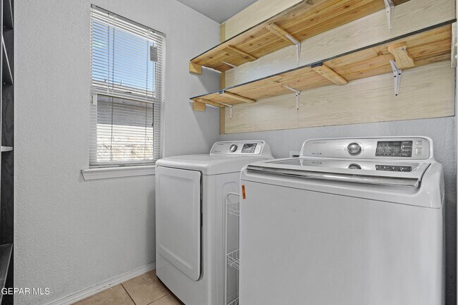 Building Photo - 10720 Canyon Sage Dr