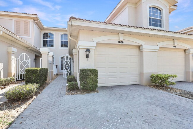 Primary Photo - Spacious FURNISHED 3 Bed 2 Bath Condo In P...