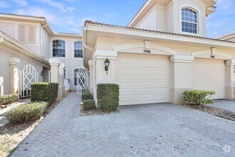Building Photo - Spacious FURNISHED 3 Bed 2 Bath Condo In P...