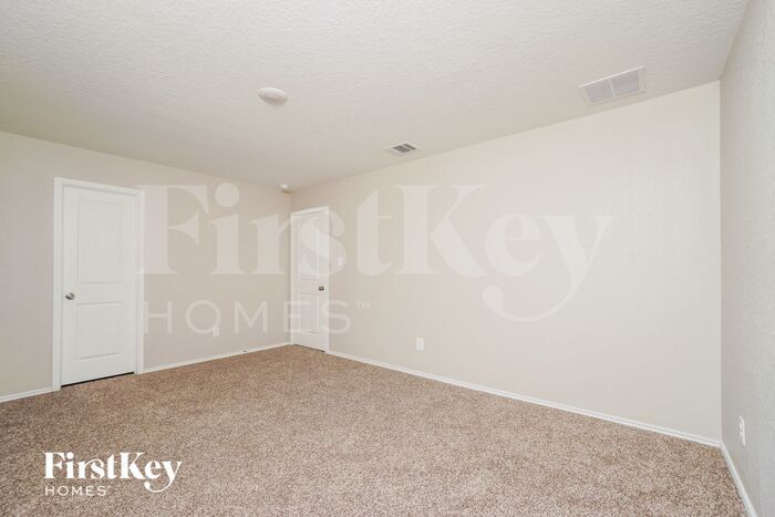Building Photo - 2425 Double Oak Dr