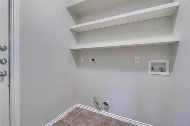 Building Photo - 706 Big Spring Dr