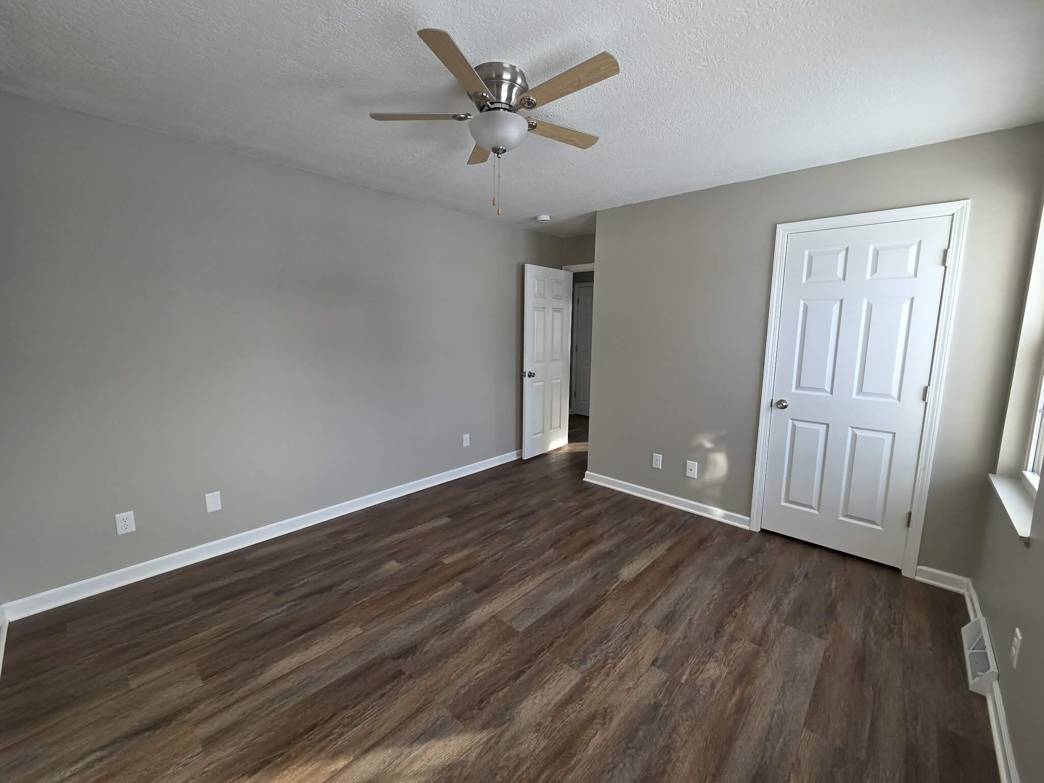 Building Photo - 1674 Ridgeview Ct