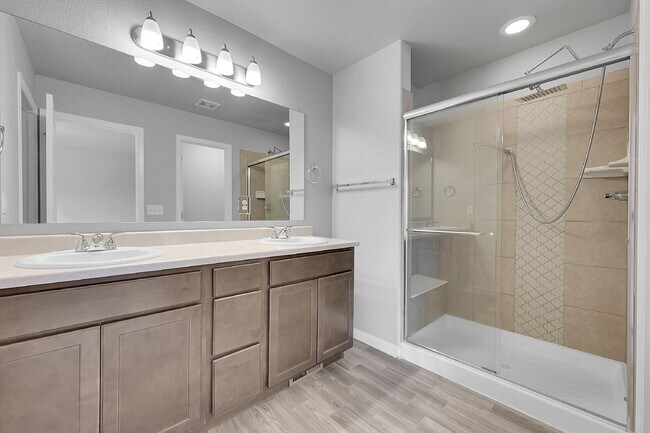 Building Photo - $2,150 - 3 Bed, 2.5 Bath Updated Townhome ...
