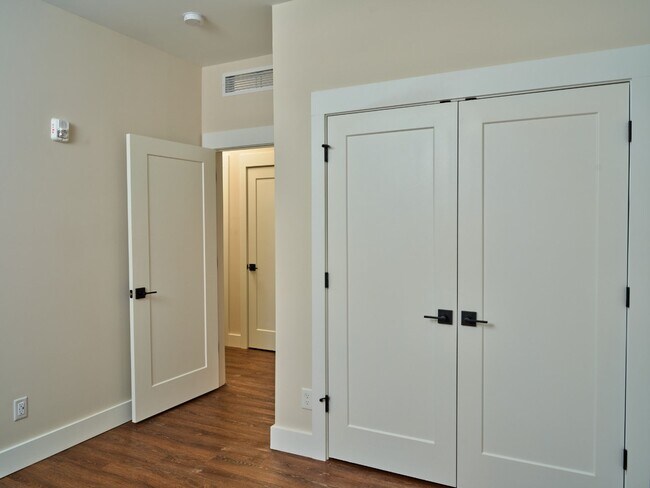 Building Photo - Tributary 50 Unit 209