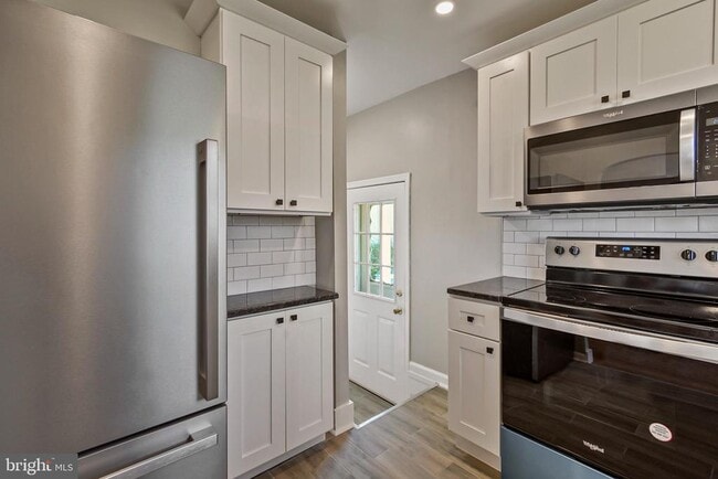 Building Photo - 115 Locust St