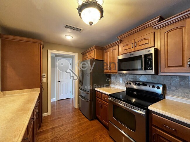 Building Photo - 3166 Waterfront Dr